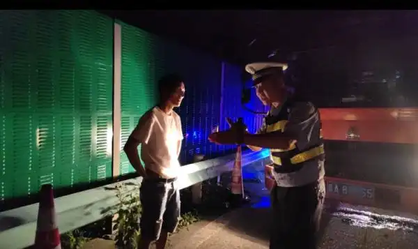 高速限速_高速公路低速行驶违法_高速最低限速标准